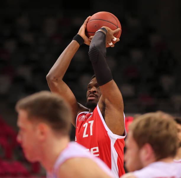 现了其卓越 现了其卓越