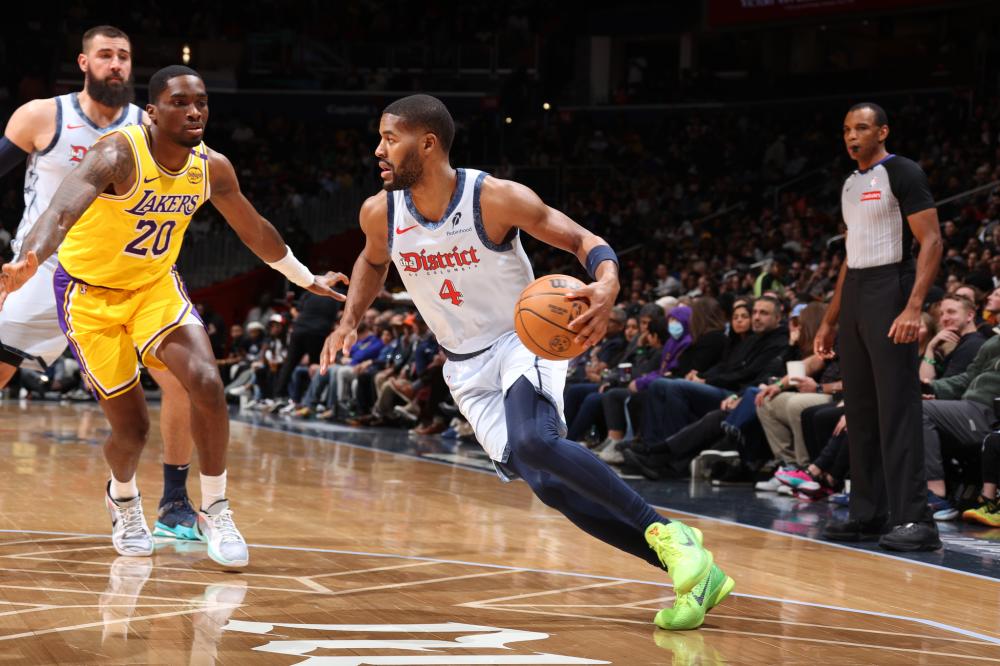 在攻防两端 在攻防两端