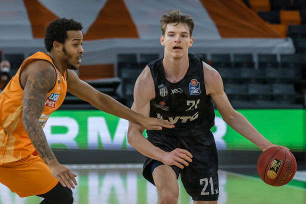 事具备更高 事具备更高